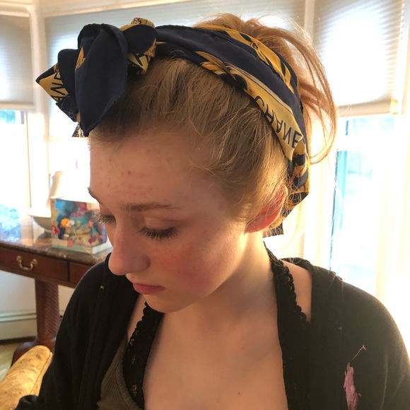 Chanel rue de Cambion scarf - Picture 2 of 8